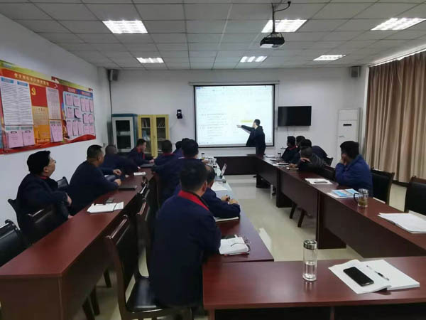 安裝公司組織學(xué)習(xí)《關(guān)于加強工會勞動保護(hù)工作的意見》 安裝公司組織學(xué)習(xí)《關(guān)于加強工會勞動保護(hù)工作的意見》