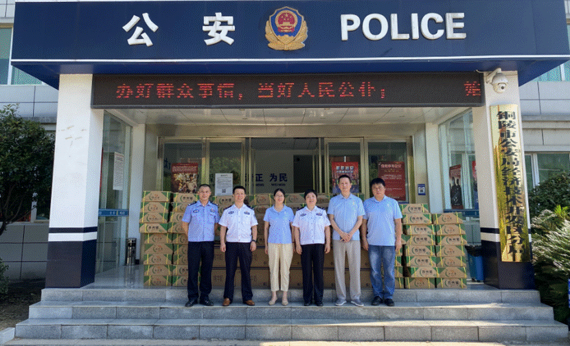 公司到經(jīng)開區(qū)消防大隊及經(jīng)開區(qū)公安分局開展高溫慰問 公司到經(jīng)開區(qū)消防大隊及經(jīng)開區(qū)公安分局開展高溫慰問